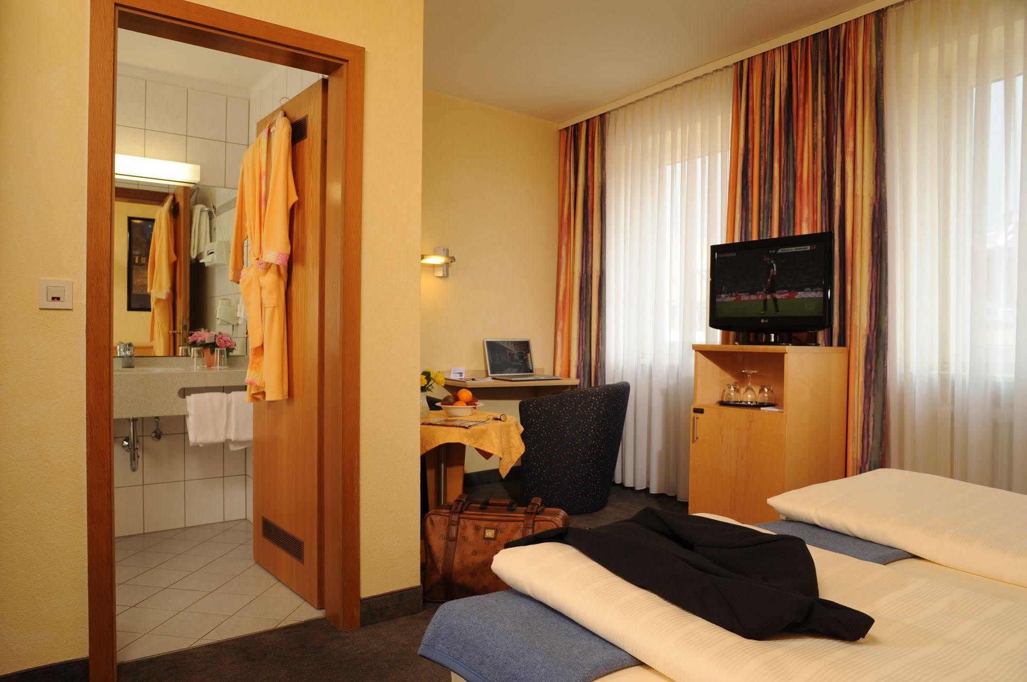 City Partner Hotel Strauss Würzburg Buitenkant foto