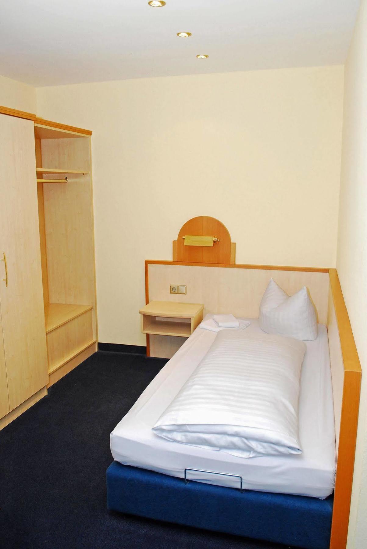 City Partner Hotel Strauss Würzburg Buitenkant foto
